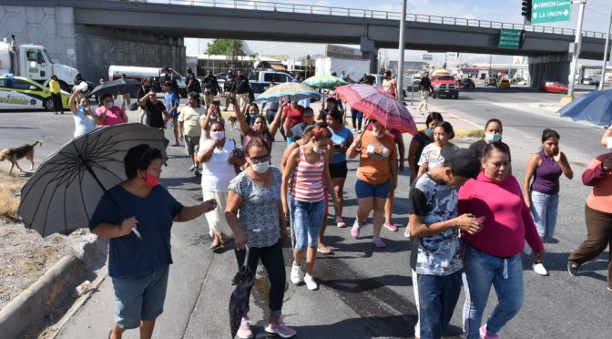 Coahuila: Bloquean vialidad en Torreón por falta de agua (El Siglo de Torreón)